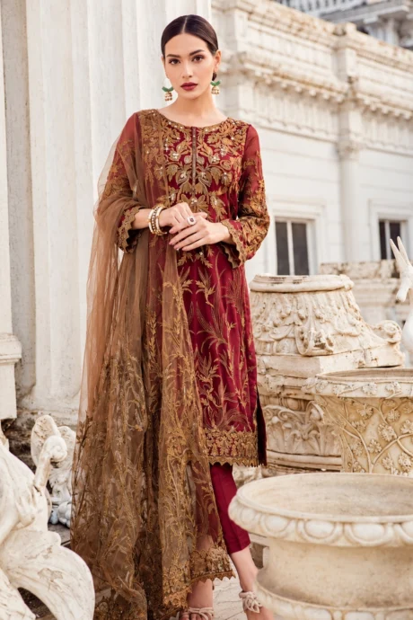Iznik Maroon Embroidered Chiffon Suit with Pearl-Detail Net Dupatta